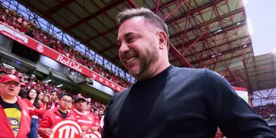 Antonio Mohamed en el Estadio Nemesio Diez / FOTO ESTO