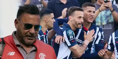 Antonio Mohamed junto a futbolistas de Rayados / FOTO EL NORTE