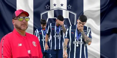 Antonio Mohamed junto a futbolistas de Rayados / FOTO MARCA