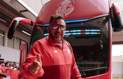 Antonio Mohamed sonriendo/Foto Goles y Cifras.