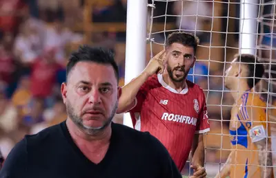 Antonio Mohamed y Paulinho festejando/ Foto Toluca.