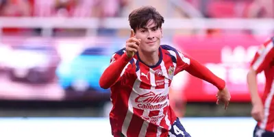 Armando González festejando su gol ante Atlético de San Luis / FOTO CHIVAS