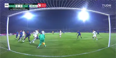 Arrancó con todo el encuentro entre Pumas y Cruz Azul, pues Julio González había cometido un oso tremendo que daba la ventaja a los celestes