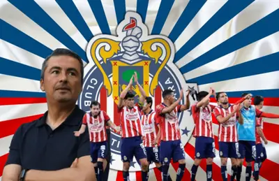 Arturo Ortega y jugadores de Chivas/ Foto Primera Plana MX.