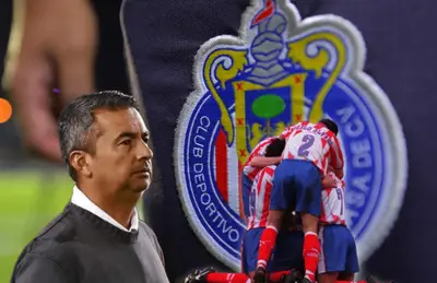 Arturo Ortega y jugadores del Atlético de Madrid/Foto El Universal.