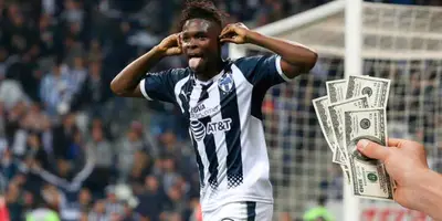 Avilés en partido con Rayados. Fútbol Total