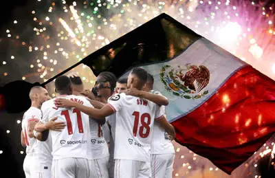 Bandera de México, fuegos artificiales y jugadores del Sevilla/ Foto Viaja Bonito.