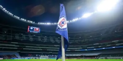 Bandería de Cruz Azul. Foto: Récord