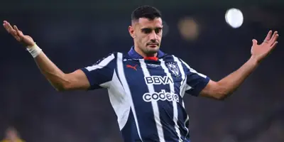 Berterame en partido con Rayados. Foto: Récord