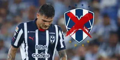 Brandon Vázquez junto al escudo de Rayados / FOTO FÚTBOL TOTAL