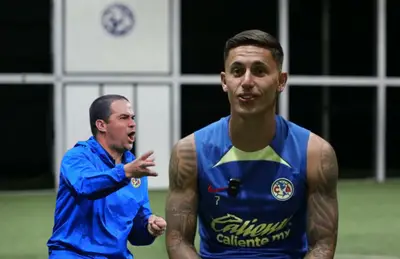 Brian Rodríguez y André Jardine gritando/ Foto América.