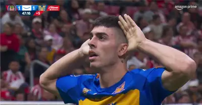 Brunetta celebrando el 1-1. Captura de Liga MX