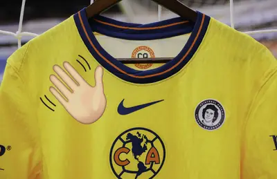 Camiseta de las Águilas y emoji de mano diciendo adiós/ Foto Club América.