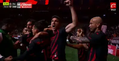 Captura de Caliente TV del gol de Xolos