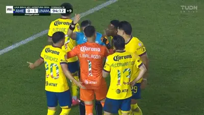 Captura de la tarjeta roja a Sánchez, tomada de TUDN