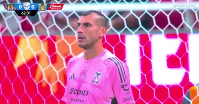 Captura de Liga MX de Nahuel atajando