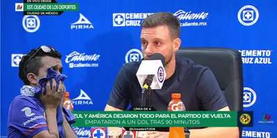 Captura de pantalla tomada de TUDN de la conferencia de Martín Anselmi