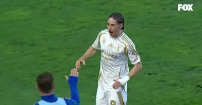 Captura de Somos FOX del gol de Flores