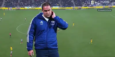 Captura de TUDN con Jardine al frente