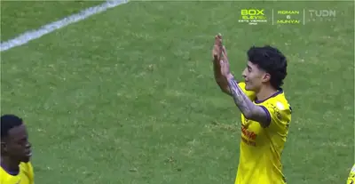 Captura de TUDN de la celebración de Zendejas