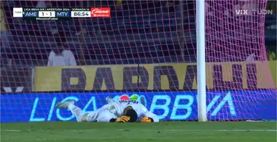 Captura de TUDN del gol de Rayados y error de Malagòn