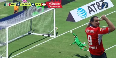 Captura de TV Azteca del cuarto gol de Suiza