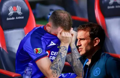 Carlos Rotondi llorando e Iván Alonso/ Foto Bolavip.