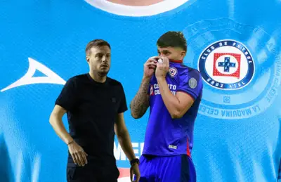 Carlos Salcedo y Martín Anselmi/Foto Tienda Cruz Azul.