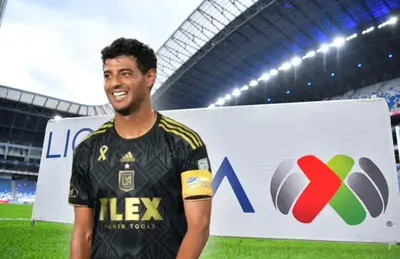 Carlos Vela sonriendo/ Foto Rayados de Monterrey.