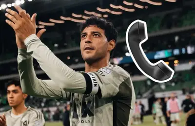 Carlos Vela y emoji de teléfono/Foto Soy Referee.