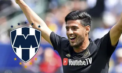 Carlos Vela y logo de Monterrey/Foto TUDN.