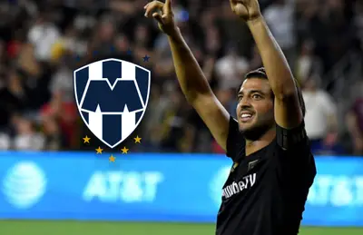 Carlos Vela y logo de Rayados/Foto 365scores.
