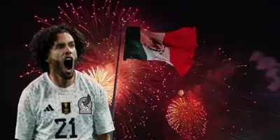 César Huerta junto a bandera mexicana / FOTO 90 MIN