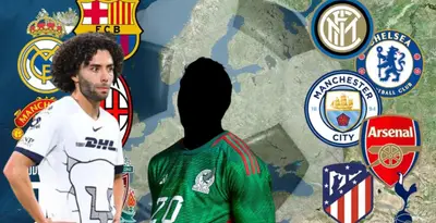 César Huerta junto a futbolista incógnito del Tri / FOTO SPORTSMEDIA