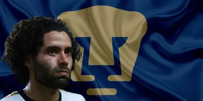 César Huerta junto al escudo de Pumas / FOTO GETTY IMAGES