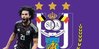 César Huerta junto al escudo del Anderlecht / FOTO SOY REFEREE