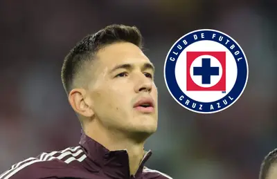 César Montes y escudo de Cruz Azul/ Foto Diario AS.