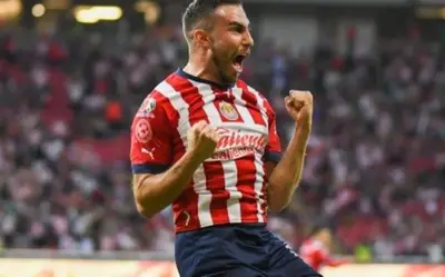 Chivas dejó dudas ante Querétaro, pero sigue con un buen arranque.