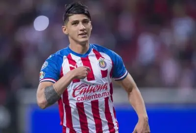 Chivas no logra conseguir a un centro delantero que pueda igualar lo de Alan Pulido en el 2019.
