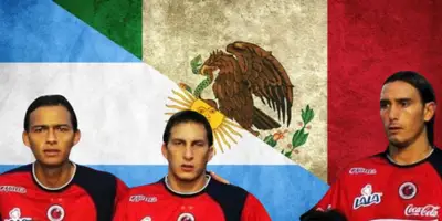 Christian Giménez junto a sus compañeros en Tiburones de Veracruz / FOTO NVNOTICIAS