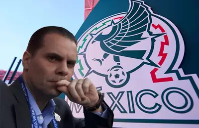 Christian Martinoli y logo de la Selección Mexicana/Foto Excélsior.