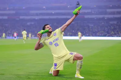 ‘Chucho’ Benítez fue el último azulcrema en ser campeón de goleo en hasta tres torneos al hilo