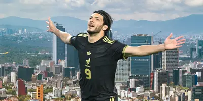 Ciudad de fondo, tomada de Canva, con Raúl al frente