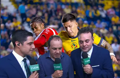 Comentaristas de TUDN y jugadores del América/ Foto Mni Noticias.