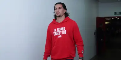 Cowell en partido. Foto: Chivas