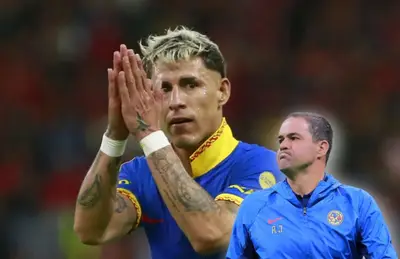 Cristian Calderón y André Jardine viéndolo/ Foto Soy Fútbol.