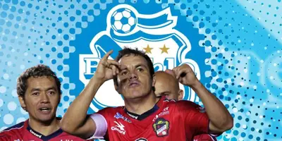Cuahtémoc Blanco junto a futbolistas de Irapuato / FOTO ESTO