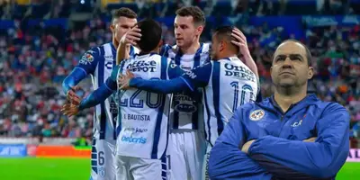 Deossa, Bautista, Idrissi y Sánchez de Pachuca celebrando gol. Foto: Línea directa