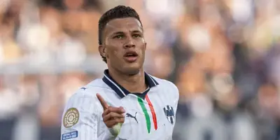 Deossa en partido. Foto: TV Azteca