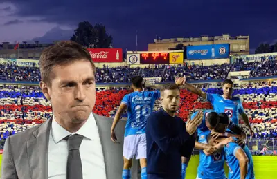 Diego Alonso, jugadores de Cruz Azul y Martín Anselmi/Foto Estadios de México.